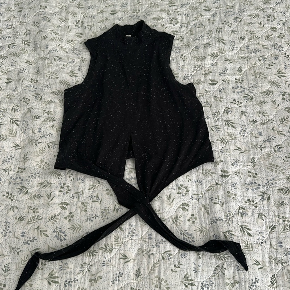 Lululemon Time to Restore tank top in a black and white speckled pattern. Size 4